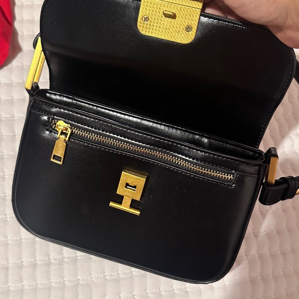 SOLD - Elegant Black Leather Shoulder Bag - Picture 3 of 3